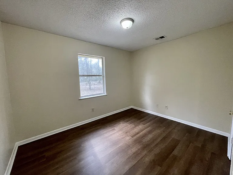 115 Hardwick Rd — Photo 7