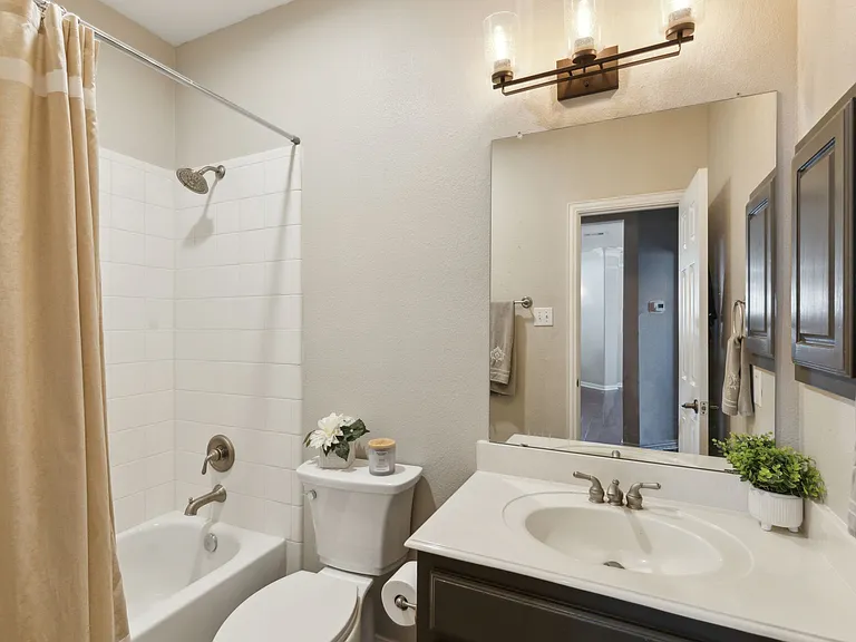 5801 Hathaway Dr — Photo 7