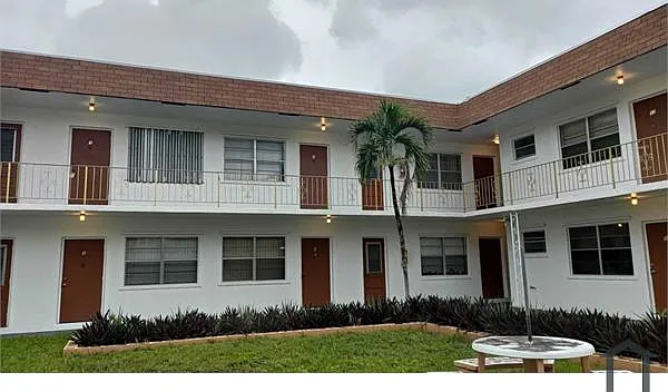 1 bed, 1.5 bath, 643 sqft, $1,700 — Photo 1