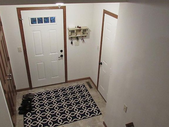 2nd image of 1827 White Pine Way