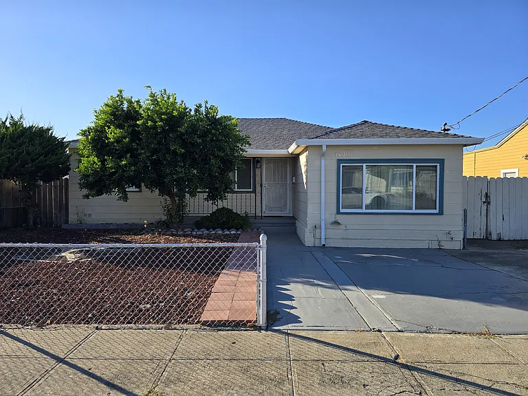 1636 Virginia St — Photo 1