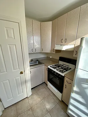 Rented by Calabrese Real Estate | media 6