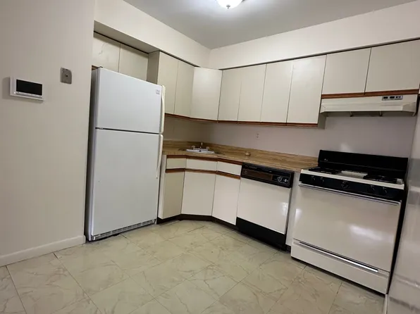 2811 East 26th Street image 6 of 38