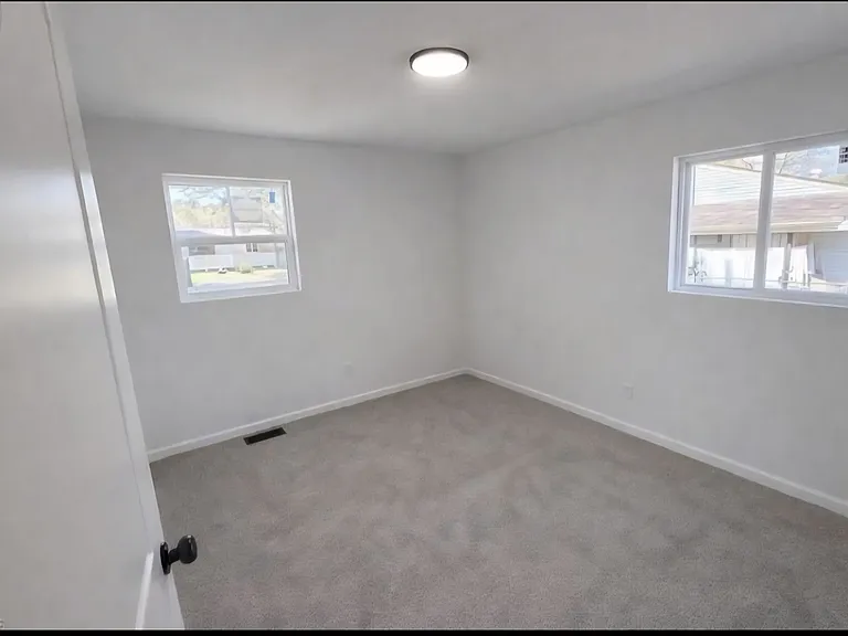 1203 Baskerville Ln — Photo 7