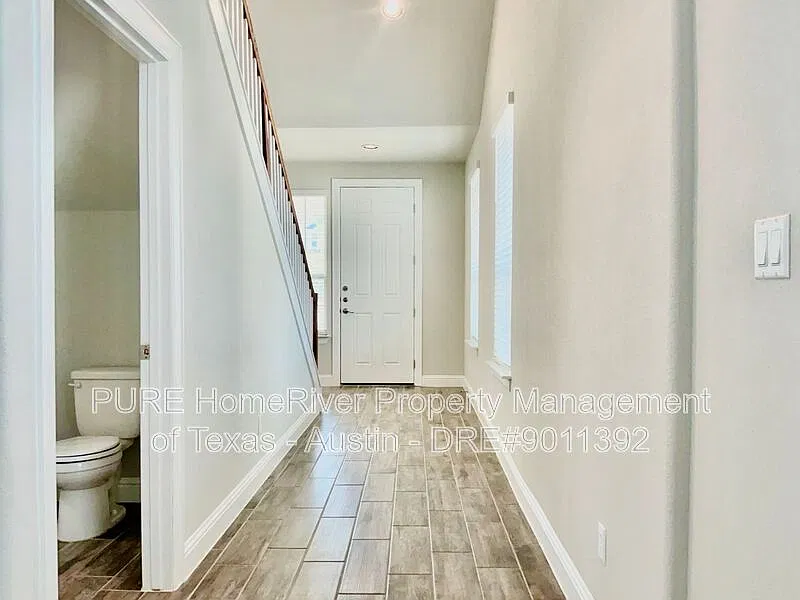 3 bed, 2.5 bath, 2203 sqft, $2,100 — Photo 4