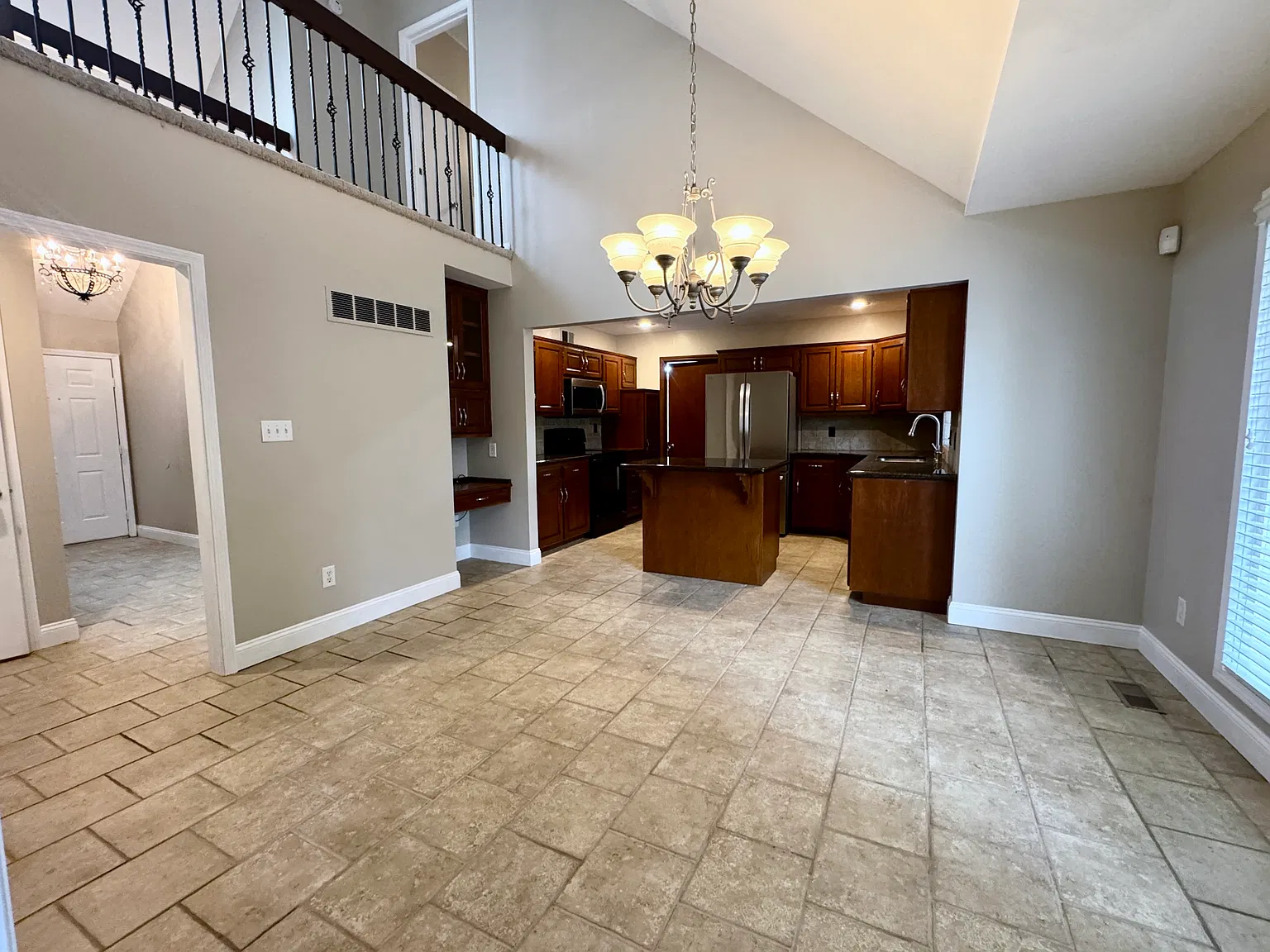 4 bed, 2325 sqft, $2,495 — Photo 3
