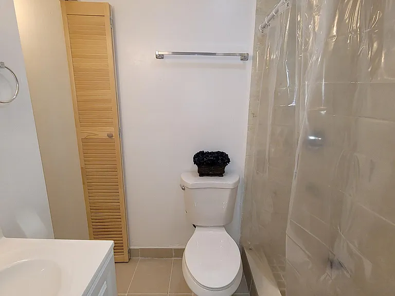 2252 SW 10th St #3 — Photo 3