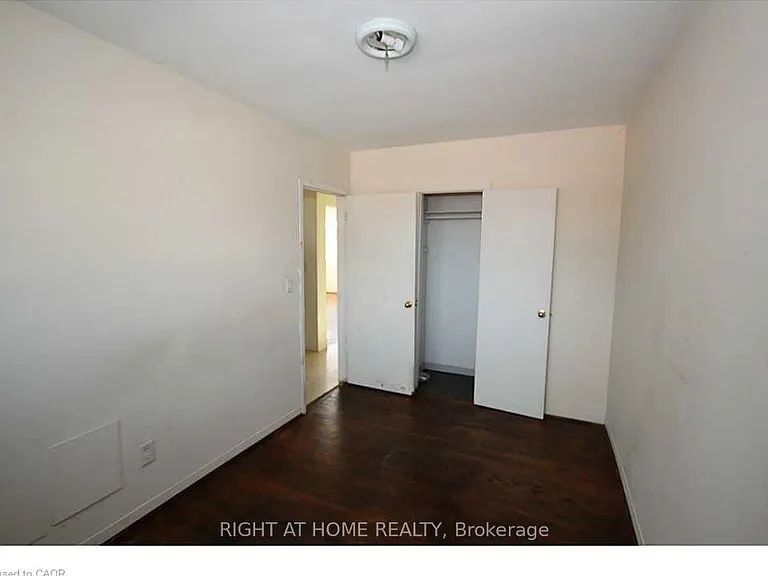 115 6th Ave — Photo 2