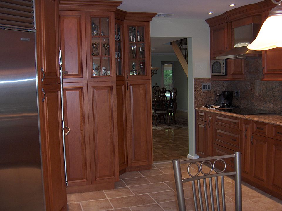 2nd image of 22 Knoll Ln