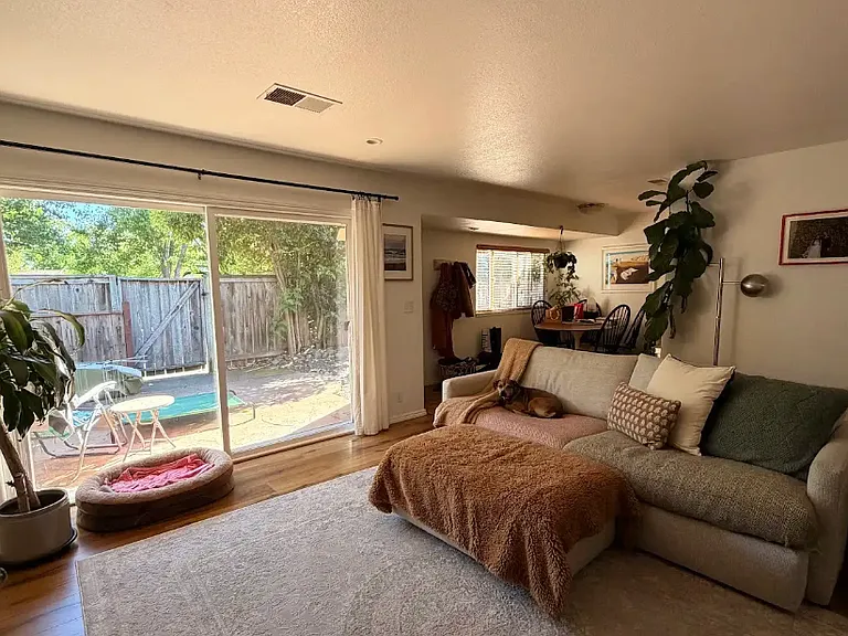 405 Woodbine Way — Photo 4