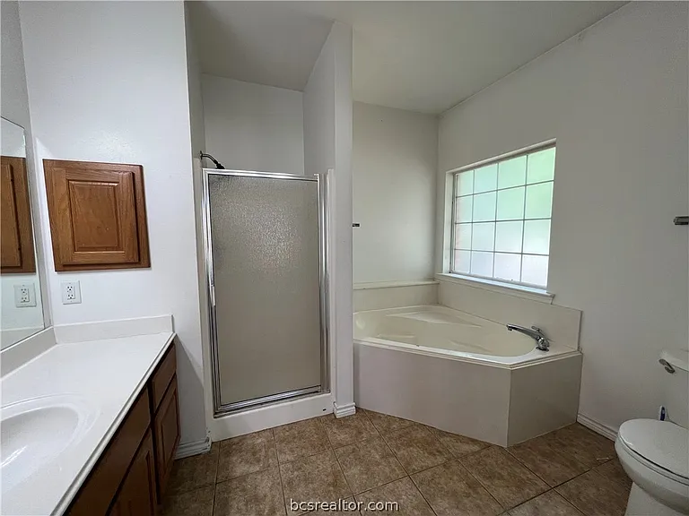 911 Scoffield Dr — Photo 6