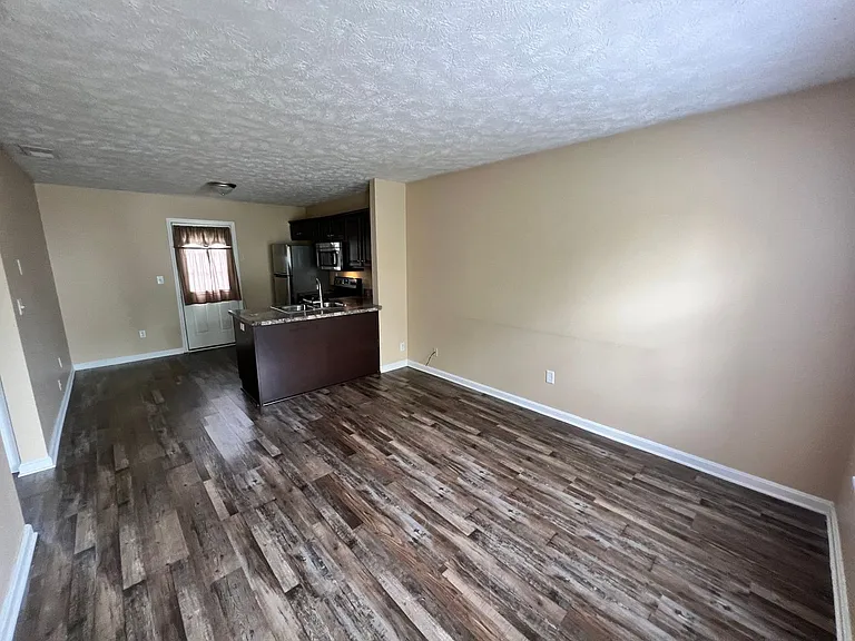 5802 Lake Erie Dr — Photo 5