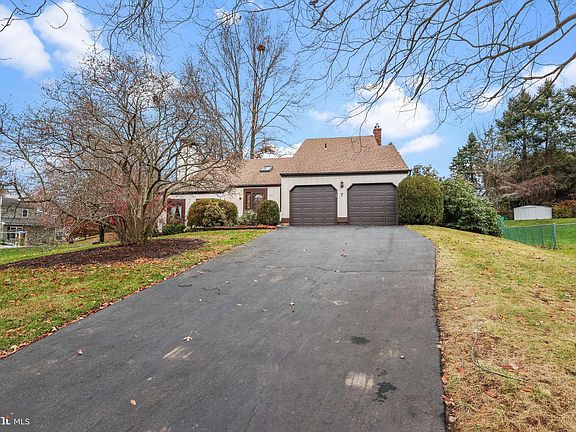 3rd image of 7 Brentwood Ct