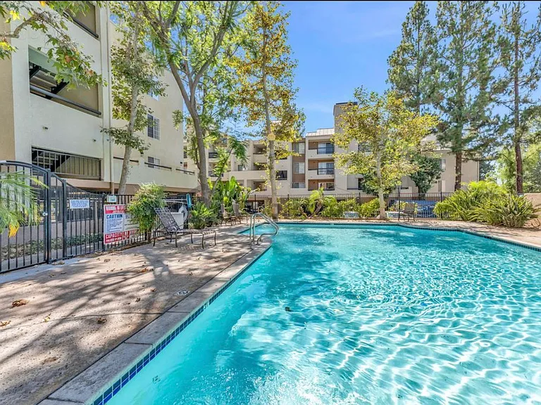21450 Burbank Blvd #118 — Photo 19