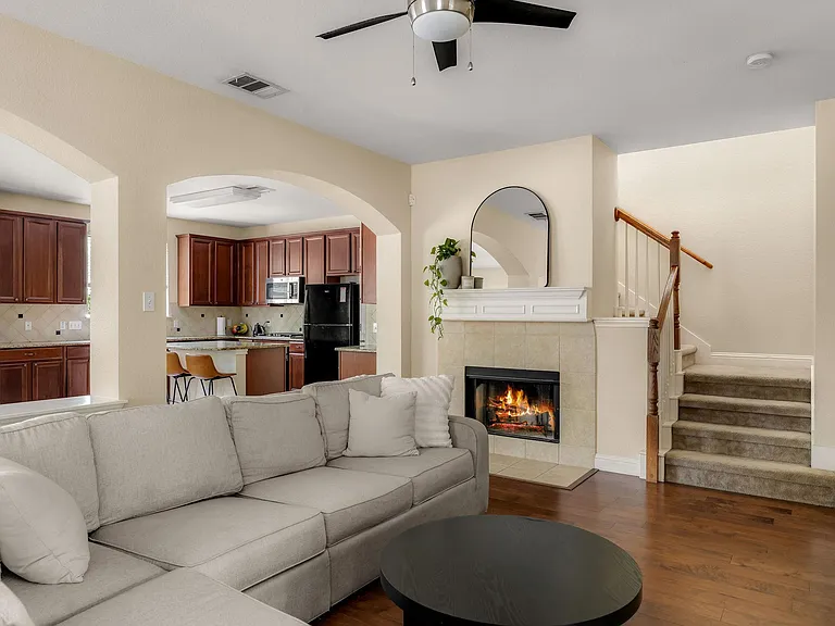 1821 Village Oak Ct — Photo 4