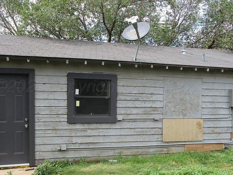 1404 N Bivins St — Photo 1