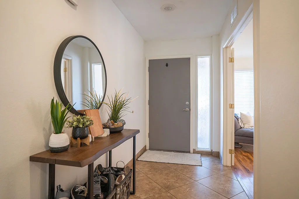 3 bed, 1479 sqft, $2,500 — Photo 2