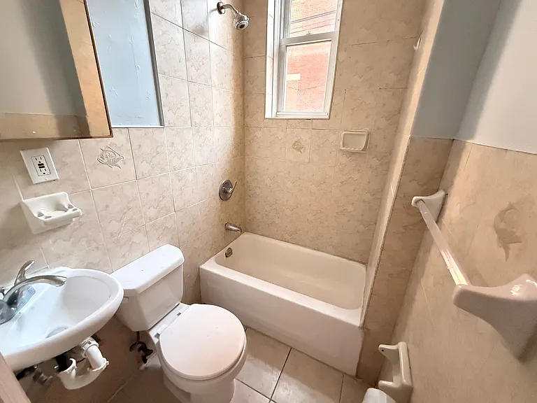 810 West St #2E — Photo 7
