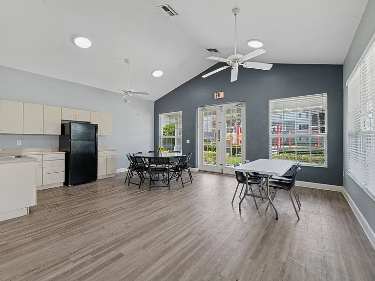 Waverly Apartments — Photo 13
