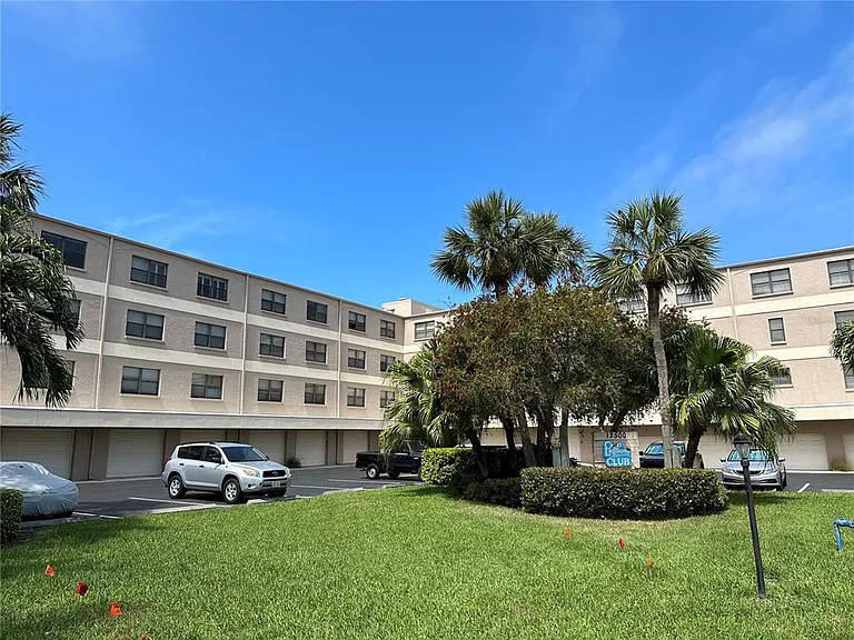 12500 Capri Cir N #401 — Photo 54