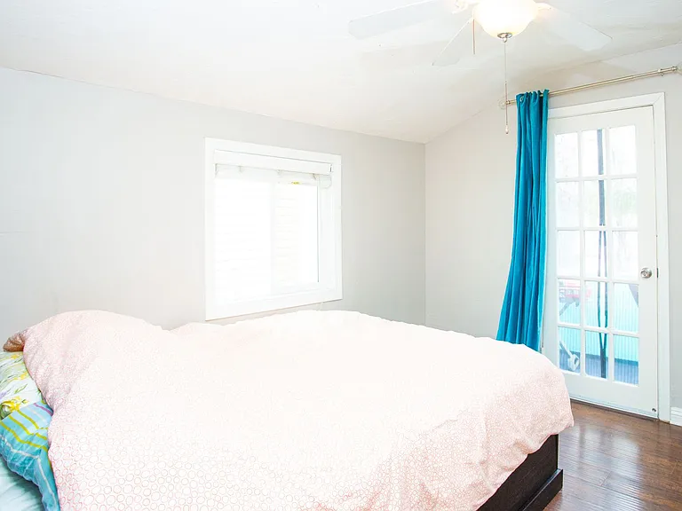 915 E Balboa Blvd — Photo 28