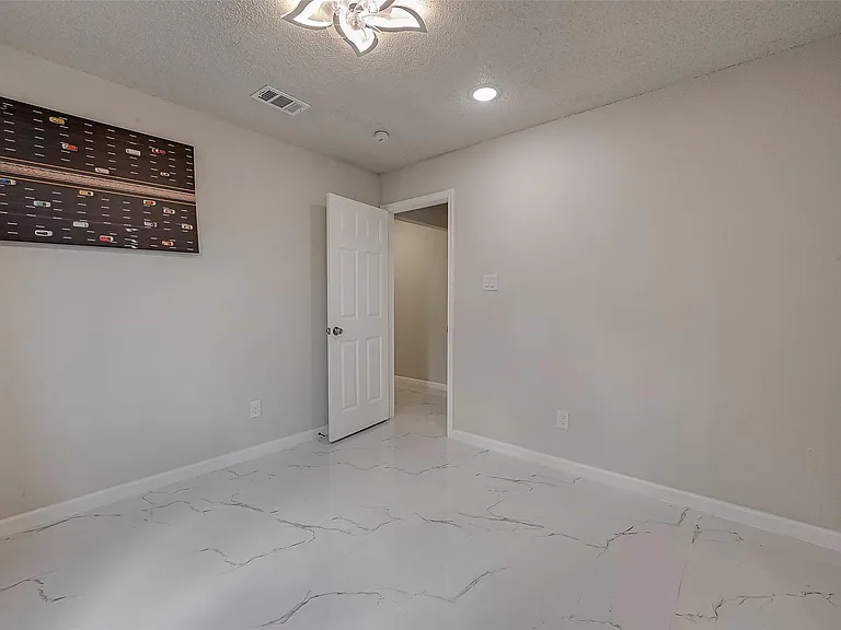 12055 Fairpoint Dr — Photo 19