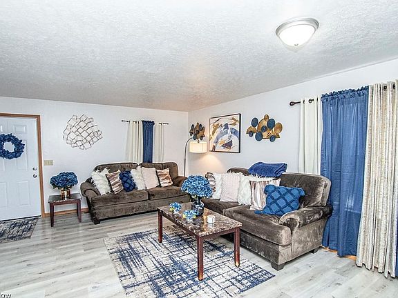 4th image of 242 Gordon Ave