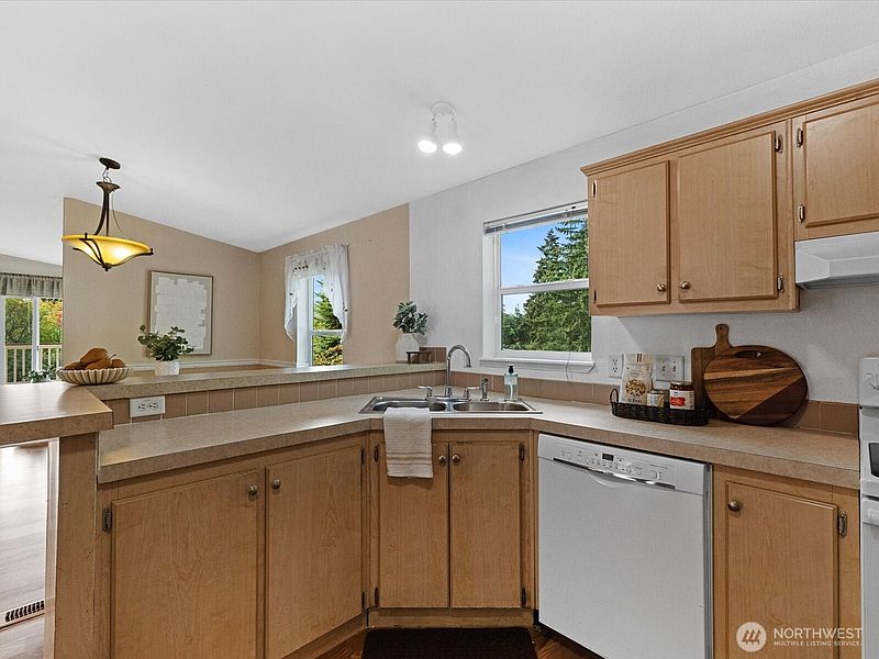 4th image of 12608 NE Hollyhills Drive