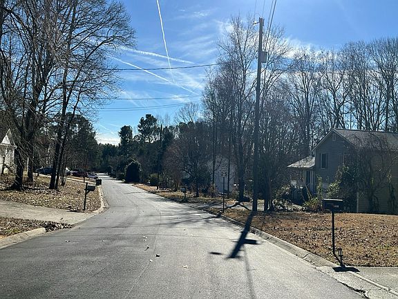 4th image of 1525 Royale Castle Dr