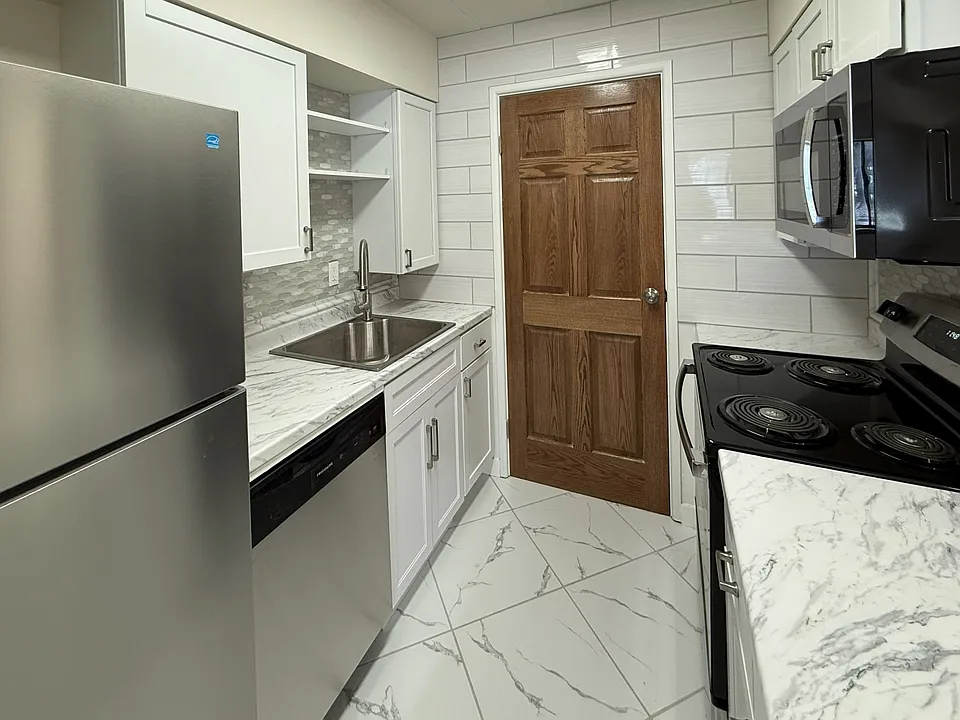 Colonial Oaks Apartments
