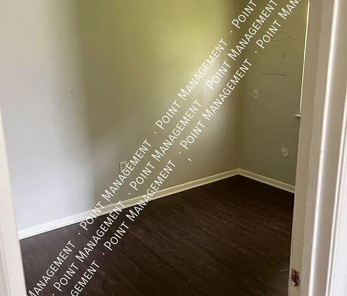 1513 Edgerton Ave SE — Photo 2