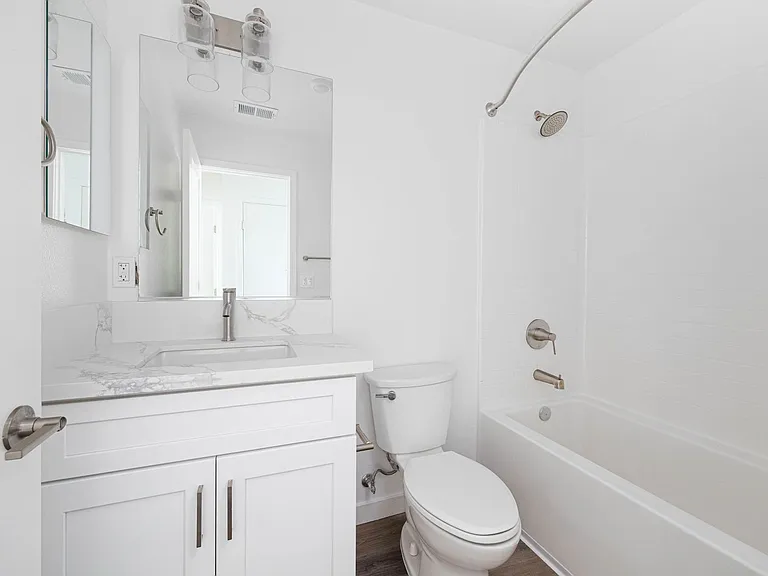 Raintree Court — Photo 6