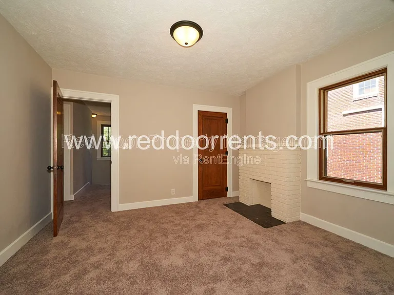 412 N Merrill St — Photo 22