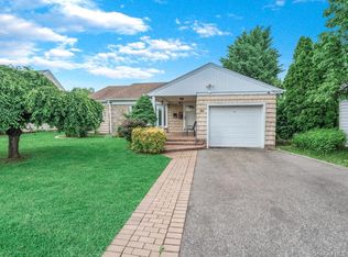 25 Lawrence Street, New Hyde Park, NY 11040