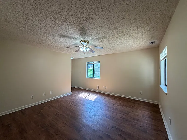 2714 Clayton Dr NW — Photo 8