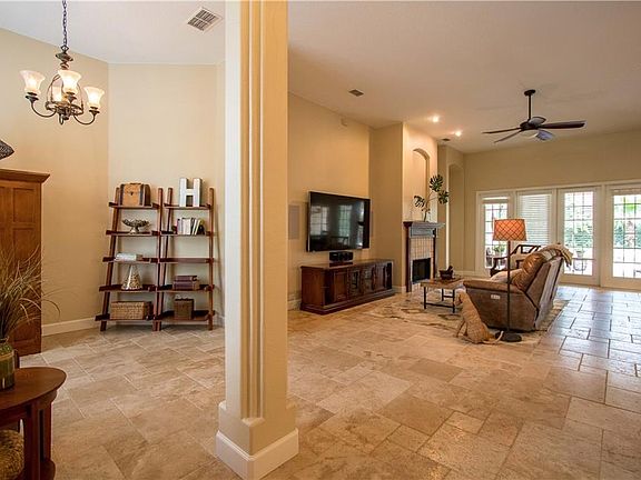 2nd image of 3812 Winding Lake Cir