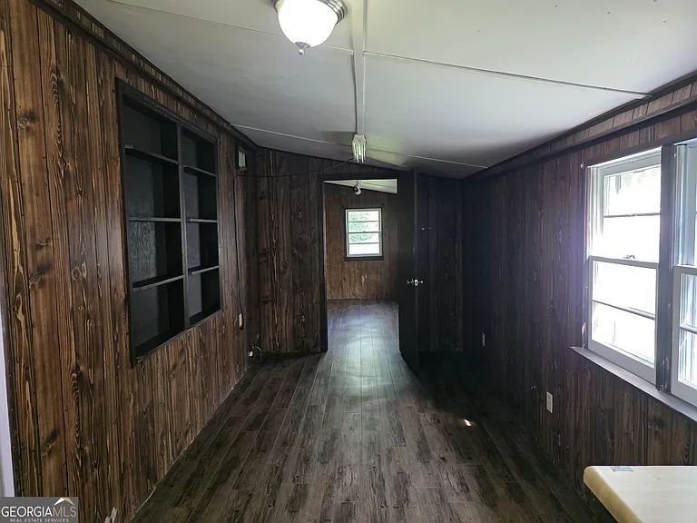 404 E Moore St — Photo 9
