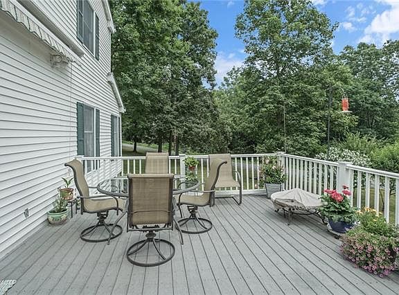 4th image of 22 Calvin Ln