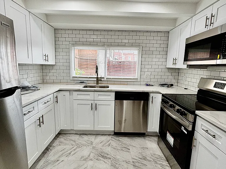 131 McClellan St — Photo 10