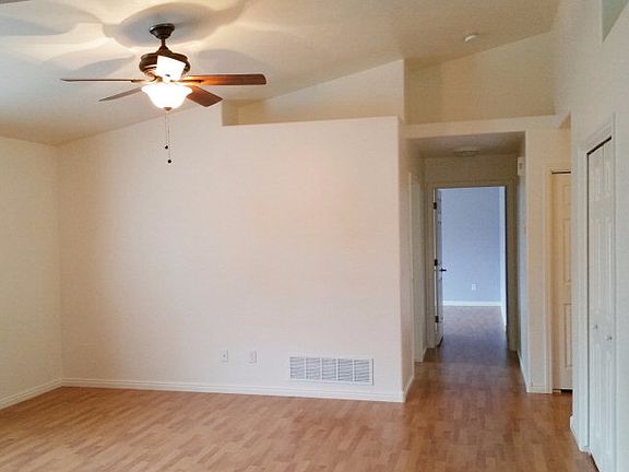 2nd image of 1109 S Kingswood Cir