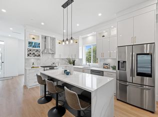 122 8th Ave #1, New Westminster, BC V3L1X8