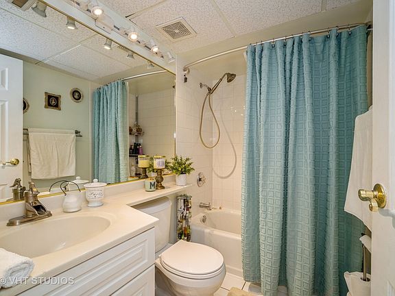 5th image of 3854 S Parkway Dr APT 2A