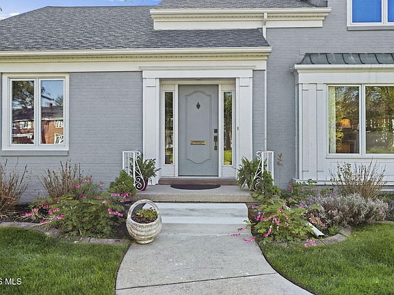 3rd image of 2128 Evergreen Rd