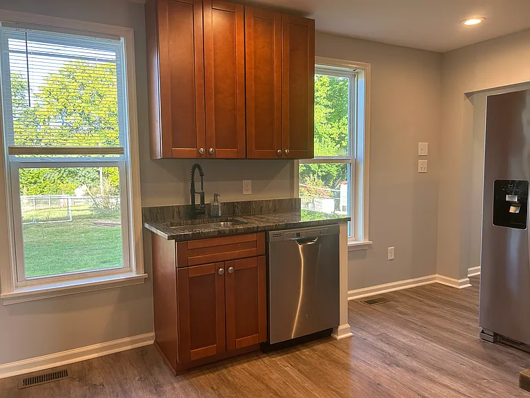 2605 Maple Ave — Photo 4