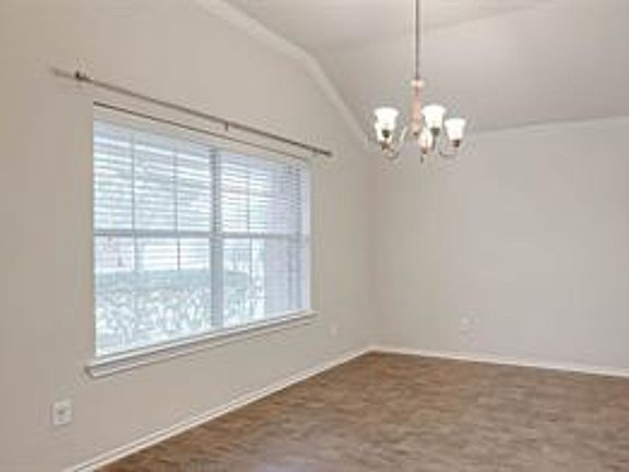 4th image of 24311 Leachwood Dr