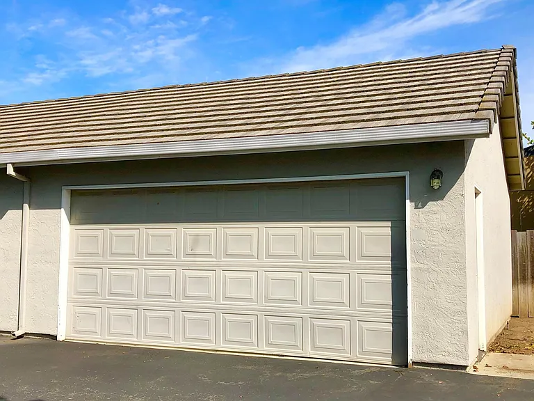 830 E Dana St — Photo 12