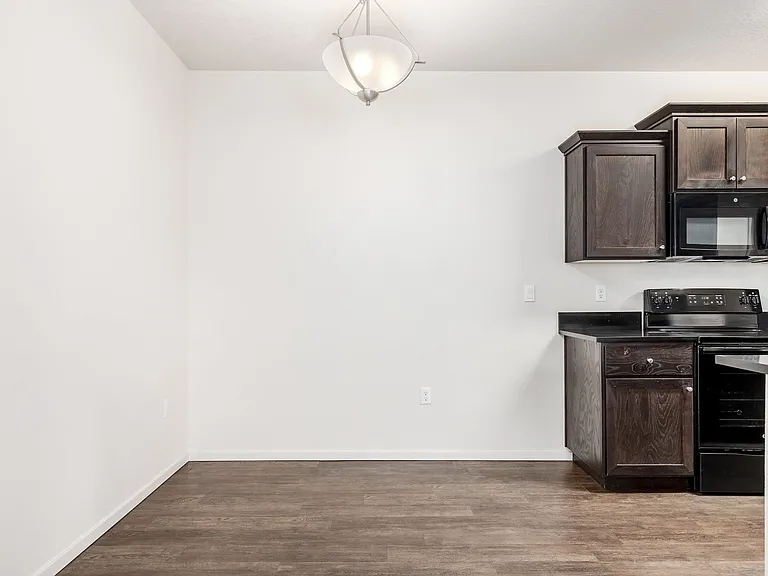 Legacy at 50th St Apartments — Photo 34