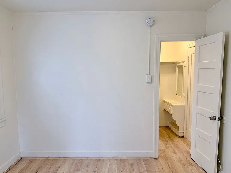 932 S Berendo St — Photo 19