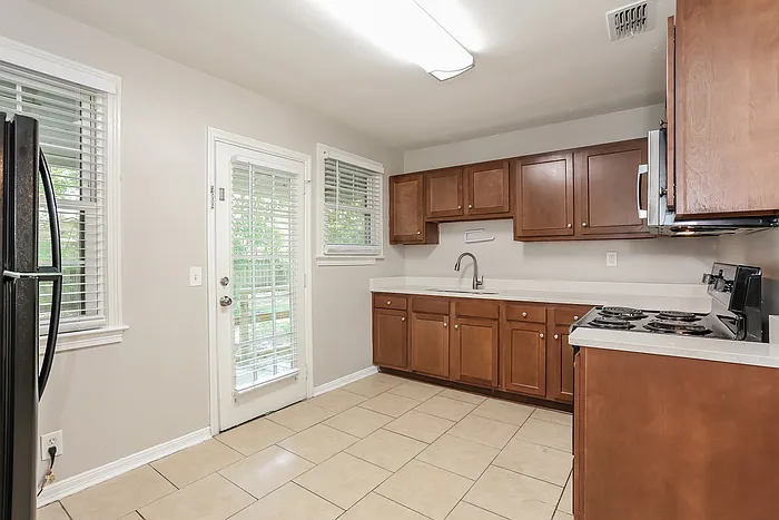 980 McTyre Ct — Photo 7