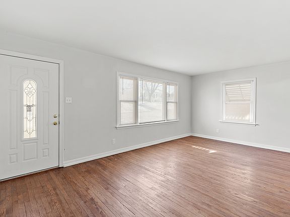 3rd image of 3423 Saint Martin Ln